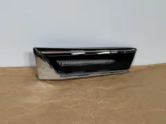 新品 ヴォクシー ZRR80W ZWR80W 後期 純正OP モデリスタ シグネチャーイルミブレード 右側 デイライト D2524-55310 553 クロームM 管36040のサムネイル