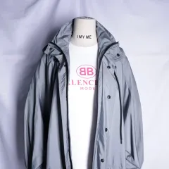 バレンシアガ バックロゴ ロング ウィンドブレーカー ジャケットのサムネイル