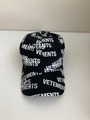 VETEMENTS ヴェトモン レタリング ベースボールキャップのサムネイル