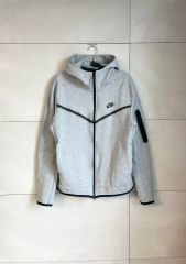 Nike テックフリース ABCマート購入‼️上L下M - メルカリ