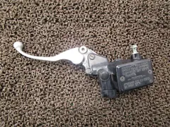 ZRX1200S クラッチレバー マスターシリンダー ●B8883！ZRT20A カワサキ 【 ZRT20AE 】 キャブ車 動画有のサムネイル
