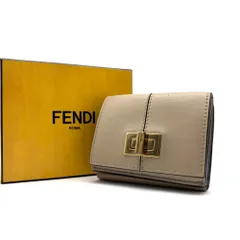 美品 付属品完備 フェンディ FENDI セレリア ピーカブー コンパクトウォレット 三つ折り財布 ターンロック ベージュ レザー 本革 ボーナス 夏休み 帰省 お盆 敬老の日 サマーギフト シルバーウィーク ご褒美 レディース 女性のサムネイル