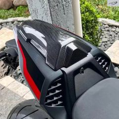 YZF- R9レッドカーボンシングルシート - メルカリ