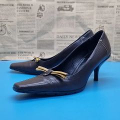 PRADA レザー ミュール ブラック ポインテッドトゥプラダ36 - メルカリ