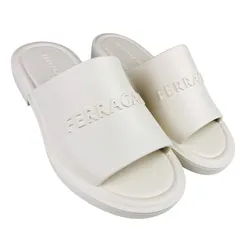 新品未使用★FERRAGAMO★フェラガモ【GIUNEVA】レディース エンボス加工ブランドロゴデザイン ラバー スライドサンダル (6/23.5㎝相当) ブランドサンダル レディースサンダル 夏靴 カジュアル ホワイト シャワーサンダルのサムネイル