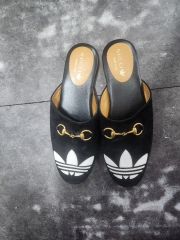 GUCCI × adidas コラボ スライド シャワー サンダル7 Gucci スライドサンダル 7 シャワーサンダル Guccy セガスター - メルカリ