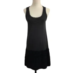 トラッゾドンナ Torrazzo Donna ワンピース カットソー ニット プルオーバー Iライン 膝丈 フリル ノースリーブ グレー 黒 ブラックのサムネイル