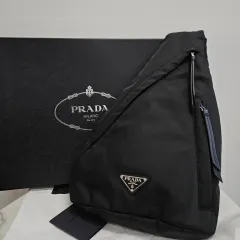 プラダ リナイロン スリングバック バッグのサムネイル