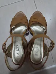 GUESS ゲス ヴェルジヒール ブラウン サンダルのサムネイル