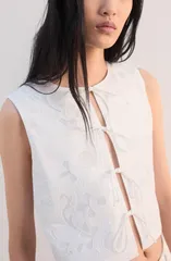 マンゴ レディース アウター ベスト 刺繍 MANGO Bow Embroidered Vest White ホワイトのサムネイル