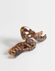 エイソス レディース アクセサリー ASOS DESIGN XL hair clawith wave detail in lightort Buttermilkのサムネイル