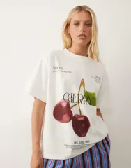 エイソス レディース トップス Tシャツ グラフィック ASOS DESIGN oversized Tshirt with cherry graphic in cream クリームのサムネイル