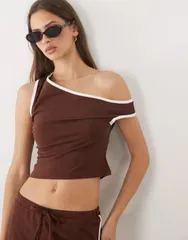 エイソス レディース トップス Tシャツ ASOS DESIGN off shoulder tipped top Chocolate チョコレートのサムネイル