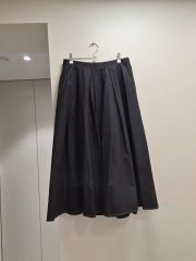 マーガレットハウエル 22SS コットンタフタロングフレアスカート 1