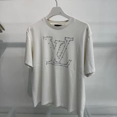 【美品】VUITTON リラックスセーター 2024 アイボリー エンボスロゴ 美品】VUITTON リラックスセーター 2024 アイボリー エンボスロゴ
