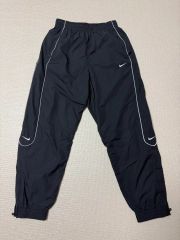 NIKE ナイキ ソロ スウッシュ ウーブン トラックパンツ　ソンガン NIKE ナイキ ソロ スウッシュ ウーブン トラックパンツ ソンガン