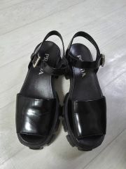 新品未使用】PRADA プラダ 厚底ストラップサンダル 25cm - メルカリ