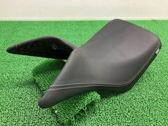タイガー800 フロントシート 2304370 トライアンフ(TRIUMPH) 純正 中古 TIGER800 gO タイガー800 フロントシート 2304370 トライアンフ(TRIUMPH) 純正 中古