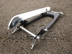 GN125H スイングアーム チェーンカバー □B8976！アクスルシャフト LC6PCJG9 スズキ 【 157FMI-3 】 キャブ車 動画有のサムネイル
