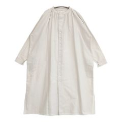 新品 Honnete ハーフスリーブ フリルカラー ワンピース です♡ - メルカリ
