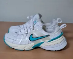 NIKE 230 V2K RUN ミント ランニングシューズのサムネイル