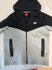 NIKE テックフリースフルジップパーカー ブラック 反射子供用のLdrip