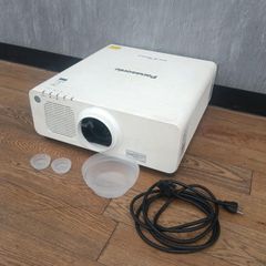 青犬様専用】Panasonic PT-RZ870JW プロジェクター - メルカリ