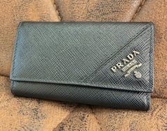 美品】プラダ PRADAサフィアーノレザー 6連 金具ロゴ キーケース
