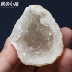 西サハラ産】天然水晶ジオード約2kg 約17.5cm 一点物 原石 鉱物標本