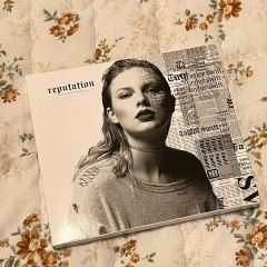 直筆サイン付き❗️Taylor Swift reputation VIP BOX - メルカリ
