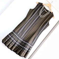 Yorkland 100%wool ストライプ プリーツ ワンピース 11AR(L相当)。カーキ×ブラックの上品な配色と、揺れる裾が美しいエレガントな極上ドレスです。のサムネイル