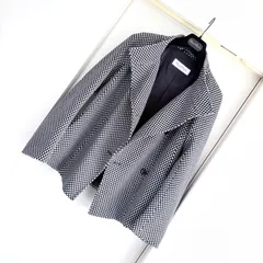 最高級 白タグ Max Mara 95%virgin wool・5%cashmere コート J42(M〜L相当)。洗練されたモノトーンと極上の肌触りが魅力のショートコートです。のサムネイル