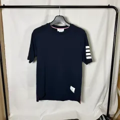 トム・ブラウン コットン 斜めボーダー ショートスリーブ ストライプ Tシャツ （廃盤）のサムネイル