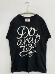 DOARAT Tシャツ/カットソー S ブラック 前面プリント バックプリント ブランドロゴ ミドル丈 半袖 クルーネック(丸首) メンズ レディースのサムネイル