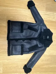 A.P.C. アー・ペー・セー シープスキン ムートン ジャケット ブラックのサムネイル