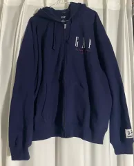 GAP(ギャップ) 日本 30周年 ロゴ フードジップアップ ネイビーのサムネイル