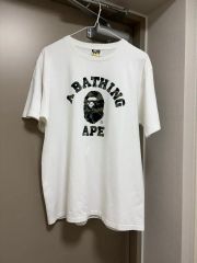 A BATHING APE カモフラ柄ロゴ 半袖Tシャツ ホワイト A BATHING APE カモ柄エイプヘッド Tシャツ ホワイト - メルカリ