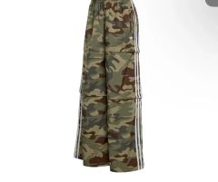新品 アディダスオリジナルス カーゴパンツ カモ柄 2WAY ハーフパンツ