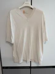 M/100 COS アトリエ Vネック Tシャツのサムネイル