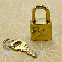 LOUIS VUITTON パドロック 437 南京錠 鍵2本 箱付き 正規品 LOUIS VUITTON パドロック 437 南京錠 鍵2本 箱付き 正規品 - メルカリ