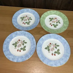 【美品】ウェッジウッド ワイルドストロベリー プレート 4枚セット 20.5cm パステルカラー 英国製 金彩 WEDGWOODのサムネイル