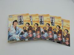 Single Complete BEST Music Clips 「Queen of Pops」 (初回限定盤