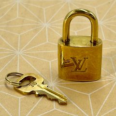 LOUIS VUITTON パドロック 437 南京錠 鍵2本 箱付き 正規品 - メルカリ
