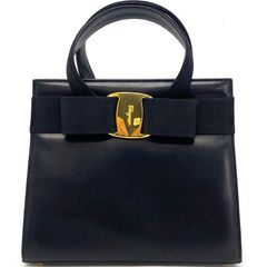 ◇極美品◇フェラガモ ヴァラ ミニリュック 巾着 ブラック レザー