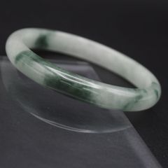 天然翡翠バングル飄花 グリーン猫眼風 高透明感 大ぶり 高級感 内径