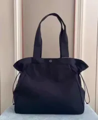ルルレモン サイズ シンチ ショッパーバッグ 18L トートバッグ ショルダーバッグ おむつバッグのサムネイル