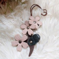 美品】IBIZA イビサ レザーバッグチャーム 桜モチーフ さくら ピンク