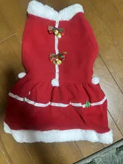 クリスマス ペット用サンタドレス, 犬服 コスプレ衣装, 赤白フリース素材, ジングルベル付き パーティーウェアのサムネイル