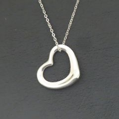 Tiffany & Co. オープンハート ネックレス シルバー - メルカリ