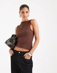 エイソス レディース トップス タンクトップ アシンメトリー コットン ASOS DESIGN cotton tank top with asymmetric hem in chocolate チョコのサムネイル